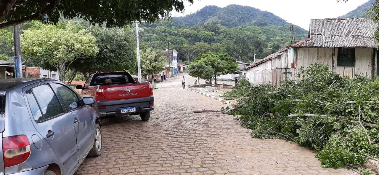 Camacã: Mutirão de limpeza é realizado no Novo Itamaraty (Biscó)